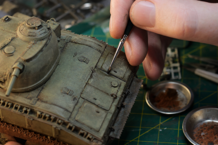Een tank verweren: modder, stof en slijtage